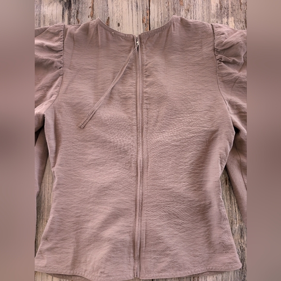 Aritzia Wilfred Henrietta Ruched Blouse Taupe Women's 4 - Picture 8 of 8